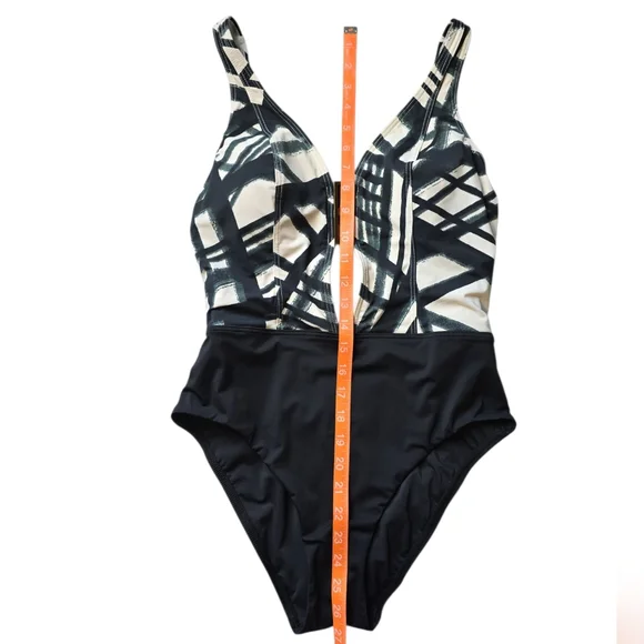 Miraclesuit Monochrome Graphic One Piece - Picture 6 of 11